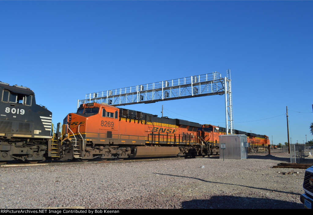 BNSF 8269